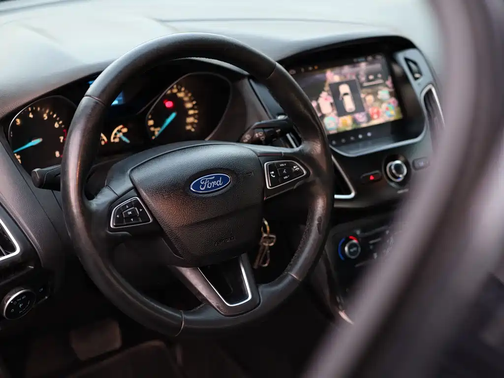 Ford Focus 2016 — фото 15