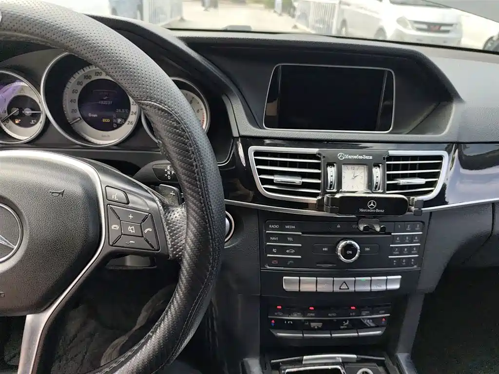 Mercedes-Benz E-Class 2015 — фото 13