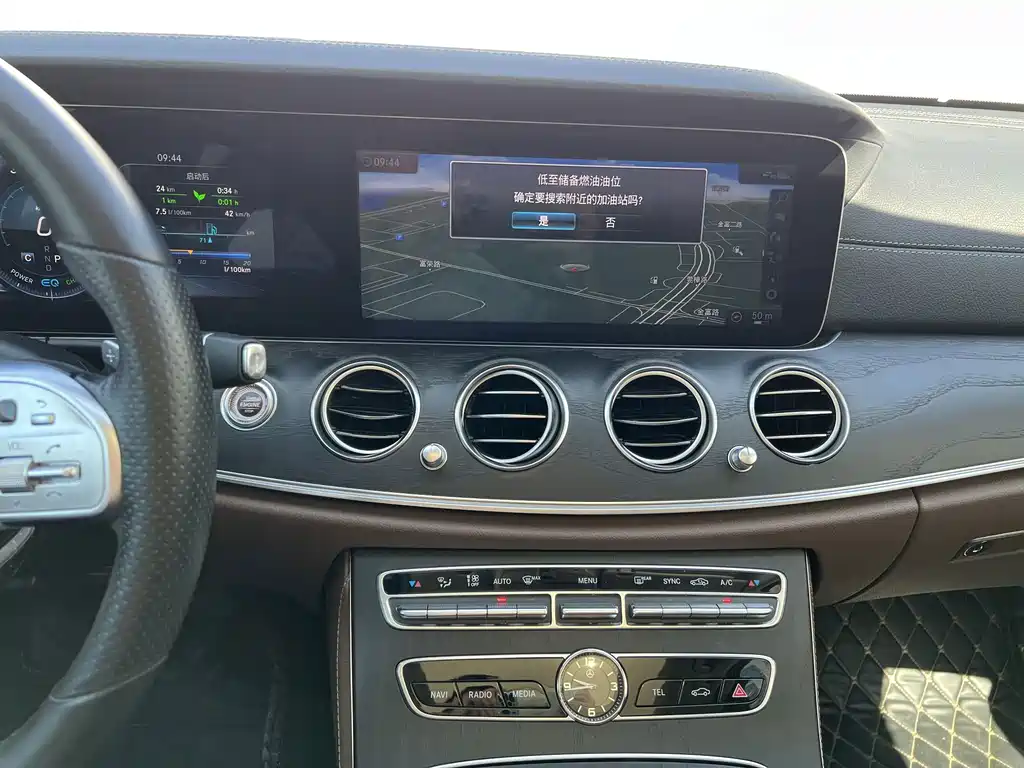 Mercedes-Benz E-Class 2020 — фото 15