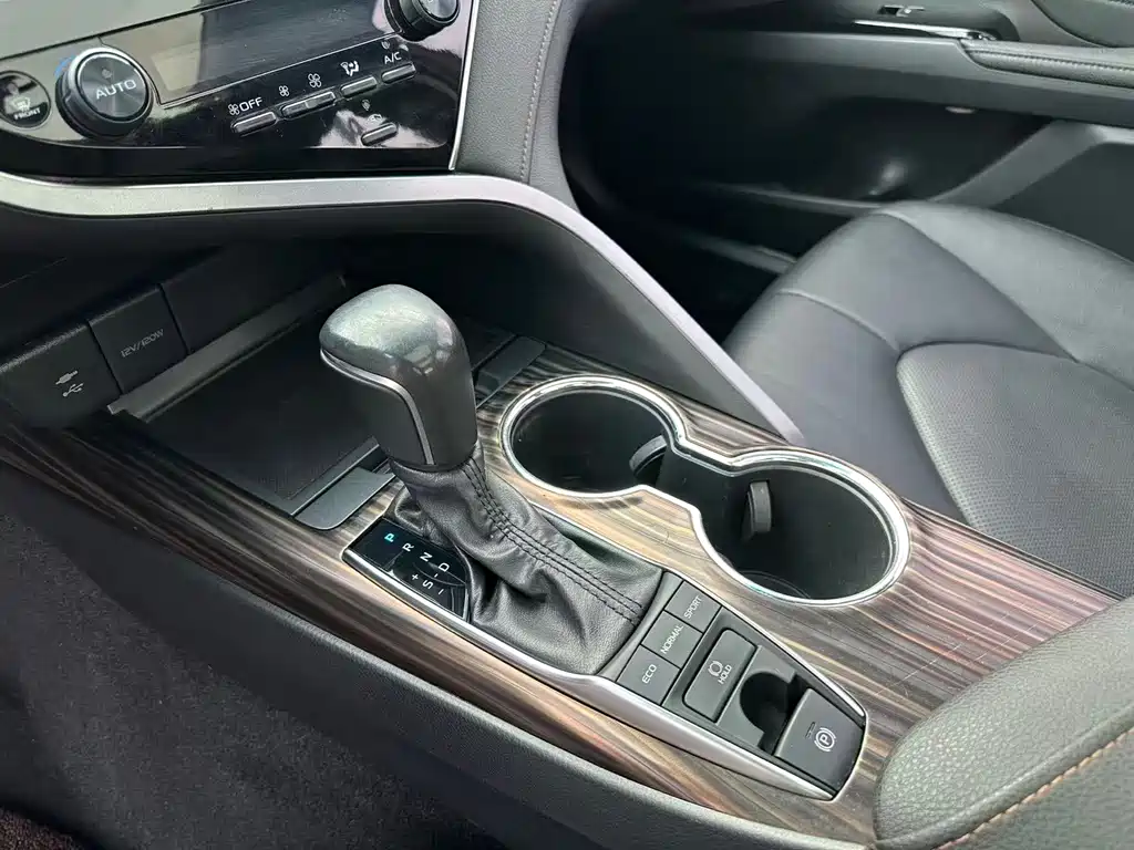 Toyota Camry 2020 — фото 14