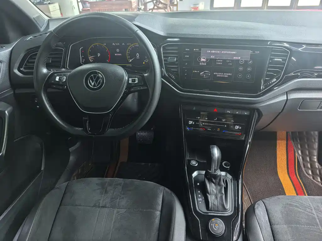 Volkswagen T-Roc 2023 — фото 12
