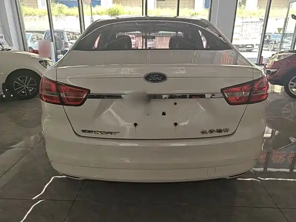 Ford Escort 2015