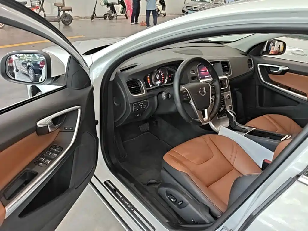 Volvo S60 2017 — фото 16