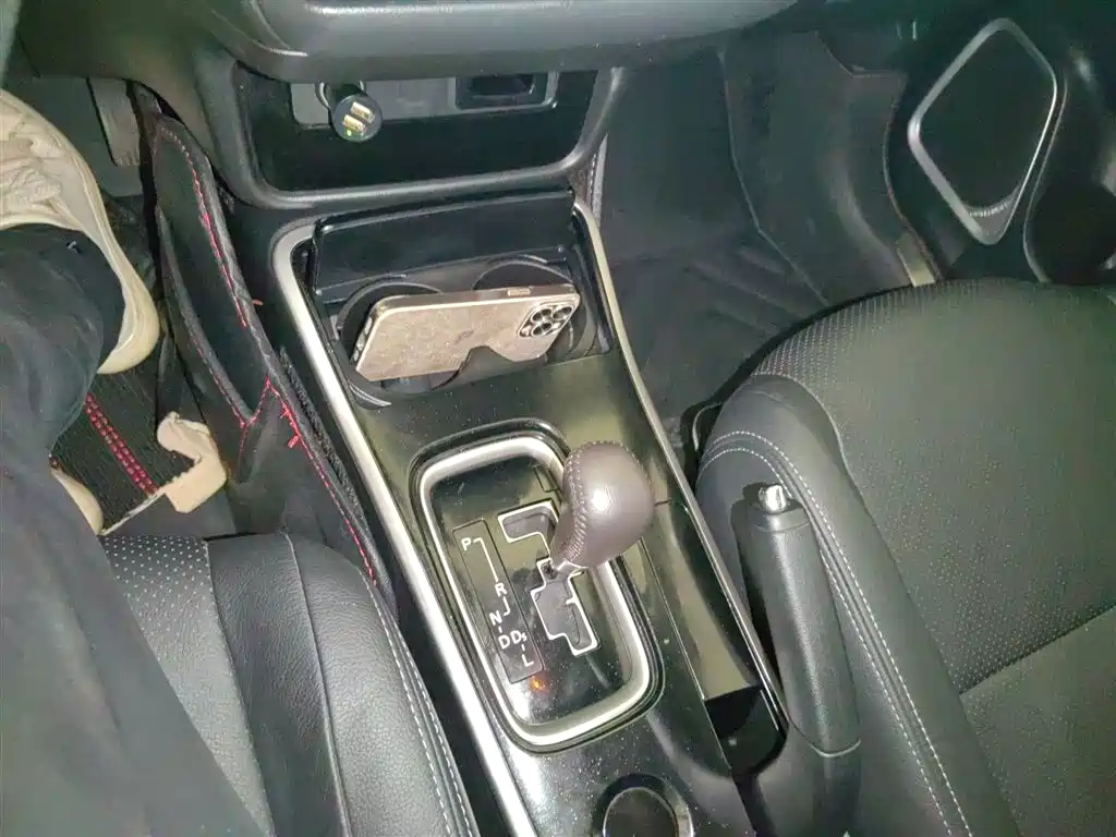 Mitsubishi Outlander 2017 — фото 14
