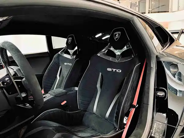 Lamborghini Huracan 2023