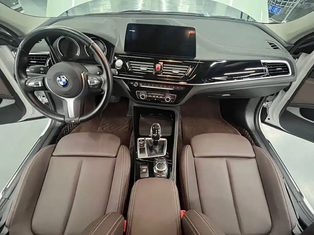 BMW 1 Series 2023 — фото 15