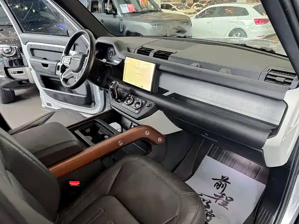 Land Rover Defender 2022