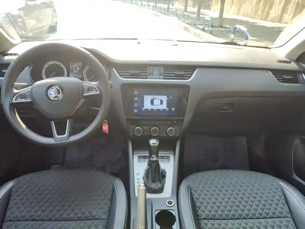 Skoda Octavia 2020 — фото 10