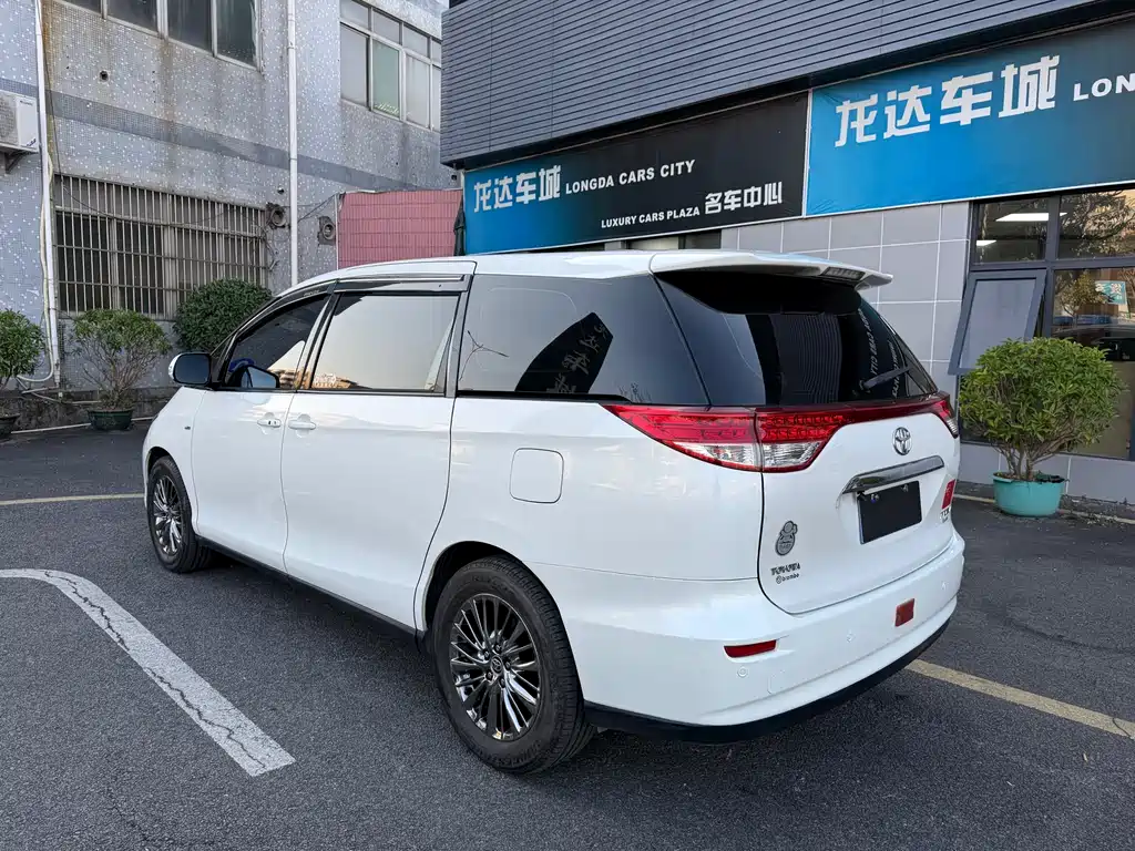 Toyota Previa 2015 — фото 10