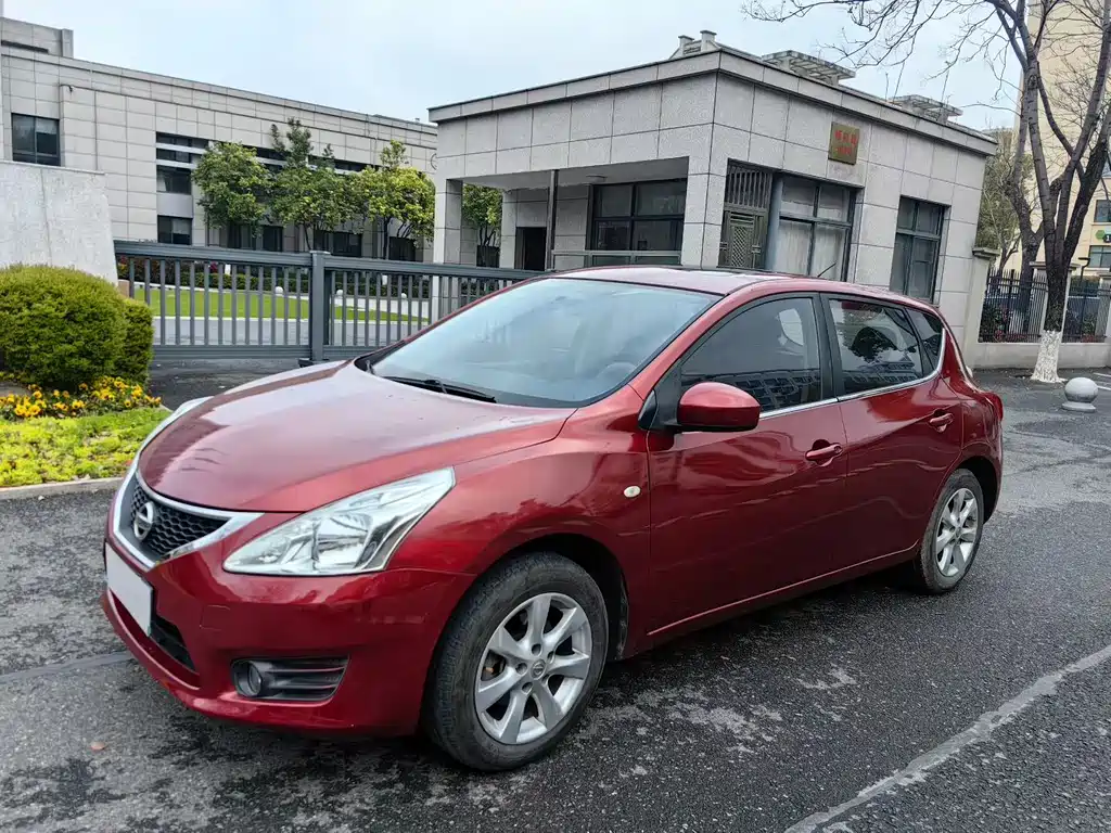 Nissan Tiida 2015 — фото 1