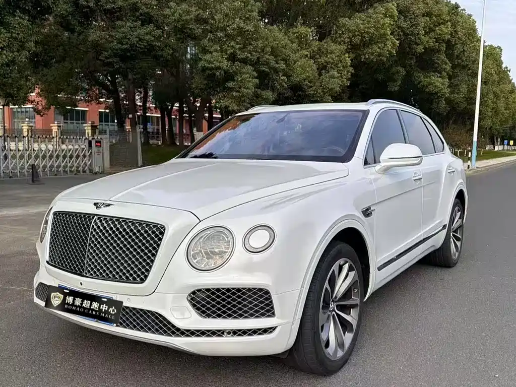 Bentley Bentayga 2017 — фото 1