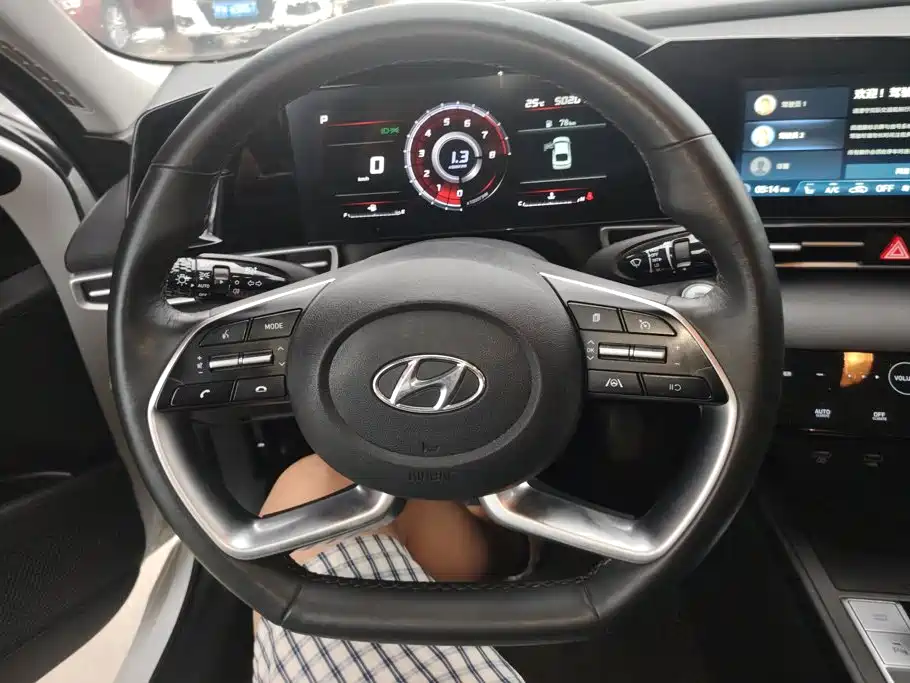Hyundai Elantra 2022 — фото 15