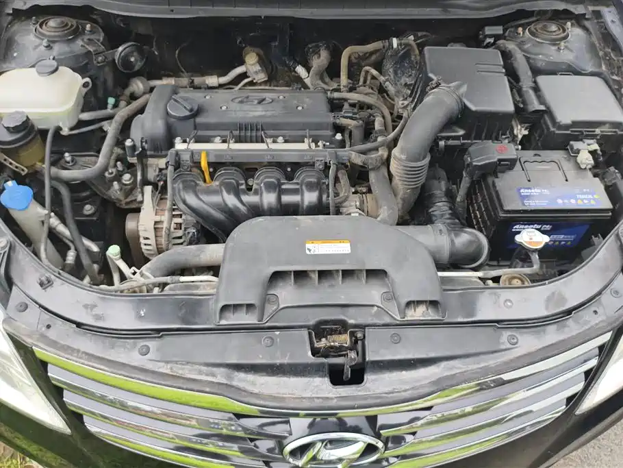 Hyundai Elantra 2015 — фото 10