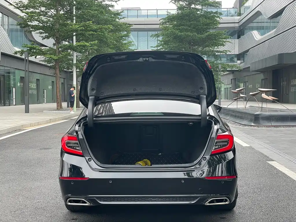 Honda Accord 2022 — фото 16