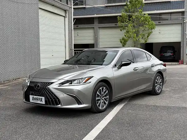 Lexus ES 2021
