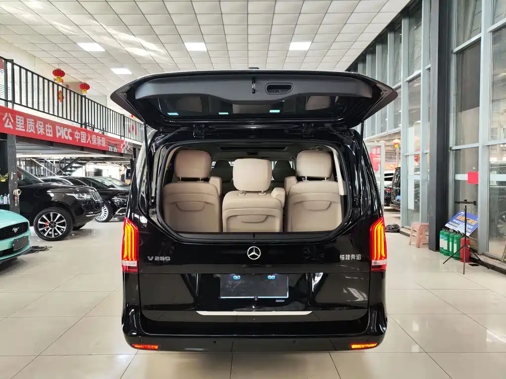 Mercedes-Benz V-Class 2022 — фото 23
