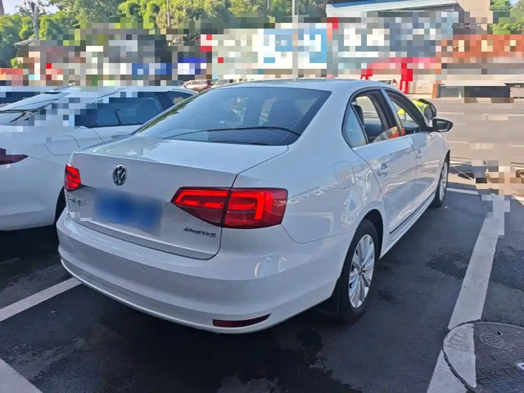 Volkswagen Sagitar 2015