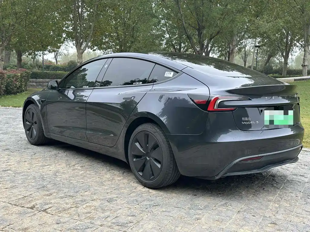 Tesla Model 3 2025 — фото 4