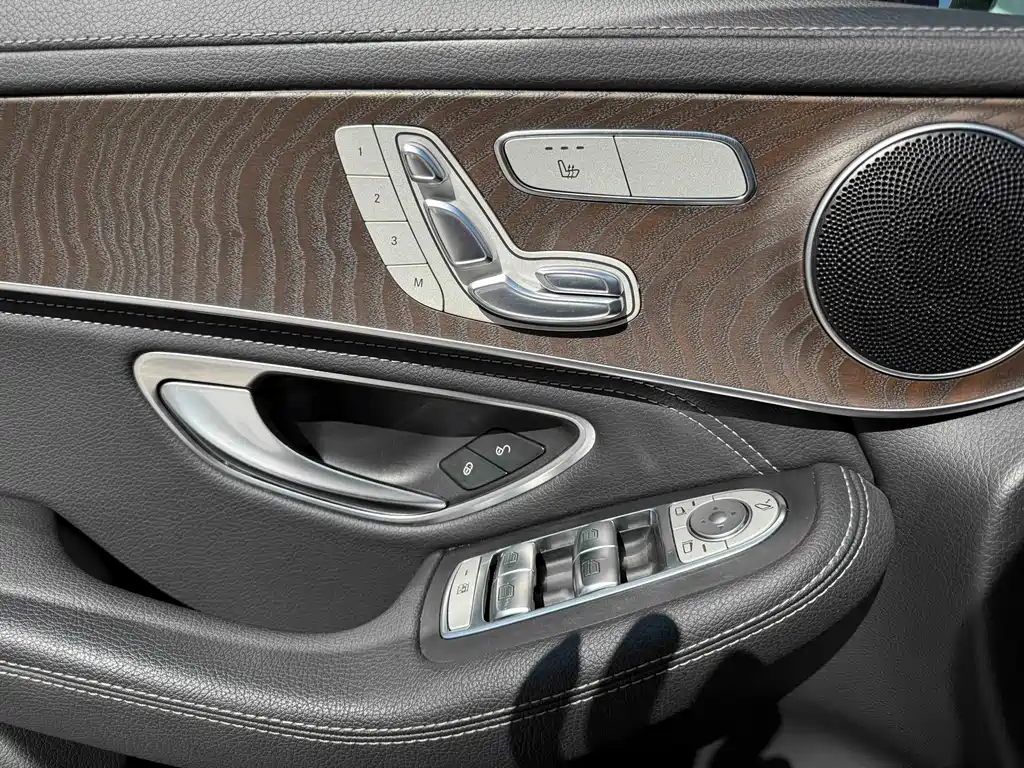 Mercedes-Benz GLC 2017 — фото 19