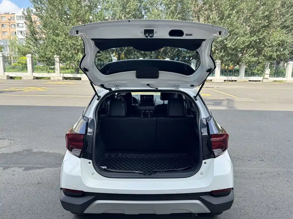 Toyota Yaris L 2022 — фото 18