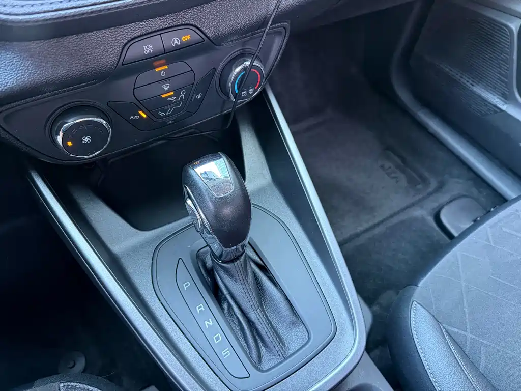 Ford Escort 2019 — фото 12
