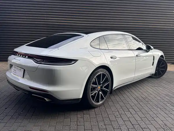Porsche Panamera 2024