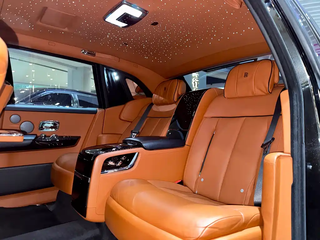 Rolls-Royce Phantom 2020 — фото 15