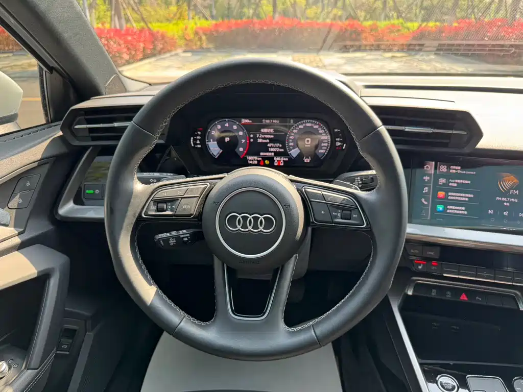 Audi A3 2023 — фото 15