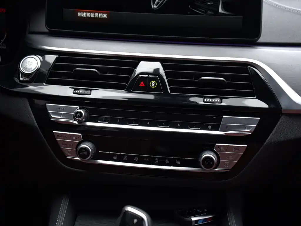 BMW 5 Series 2023 — фото 16