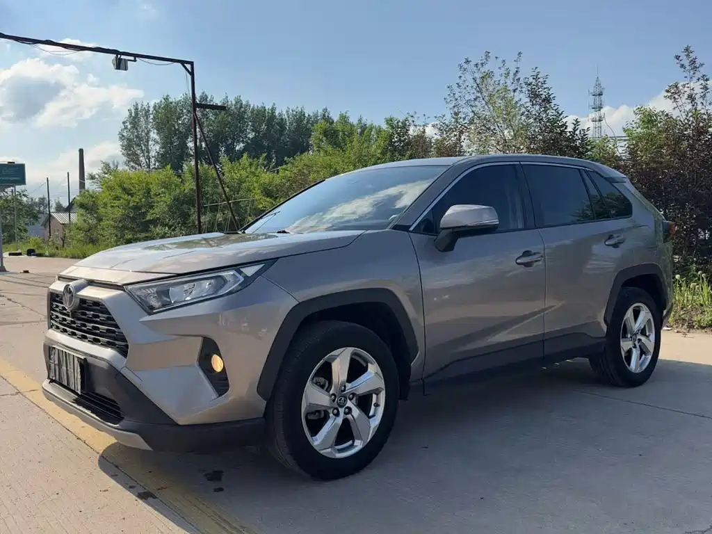 Toyota RAV4 2020 — фото 1