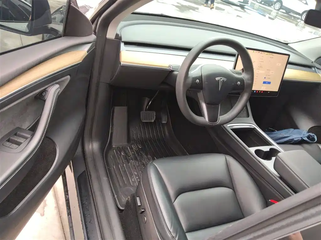 Tesla Model Y 2022 — фото 16