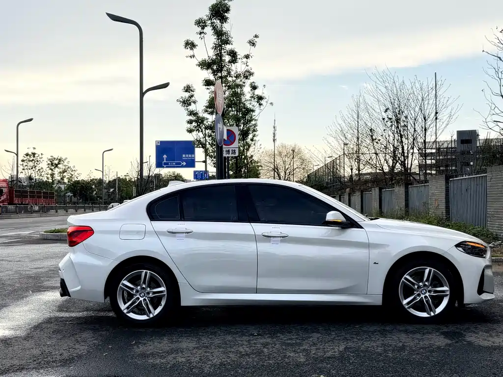 BMW 1 Series 2020 — фото 10