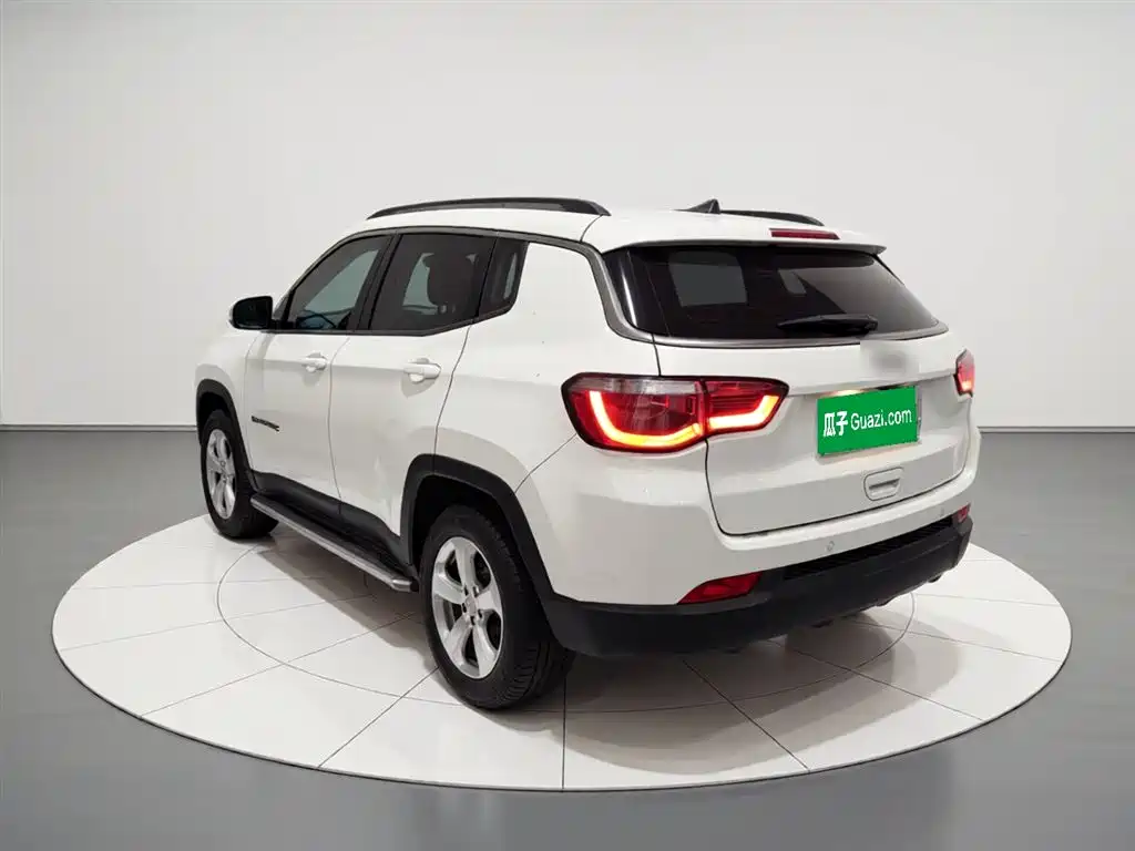 Jeep Compass 2018 — фото 23