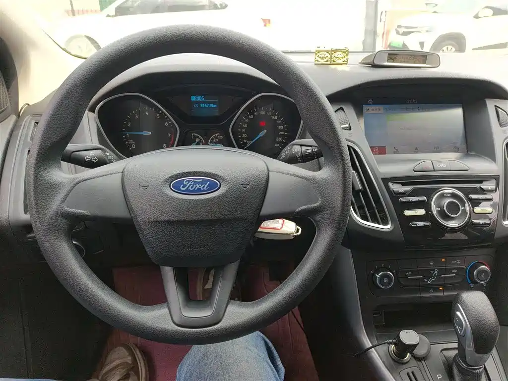 Ford Focus 2018 — фото 10