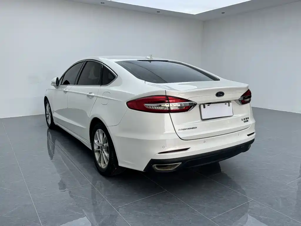 Ford Mondeo 2019 — фото 8