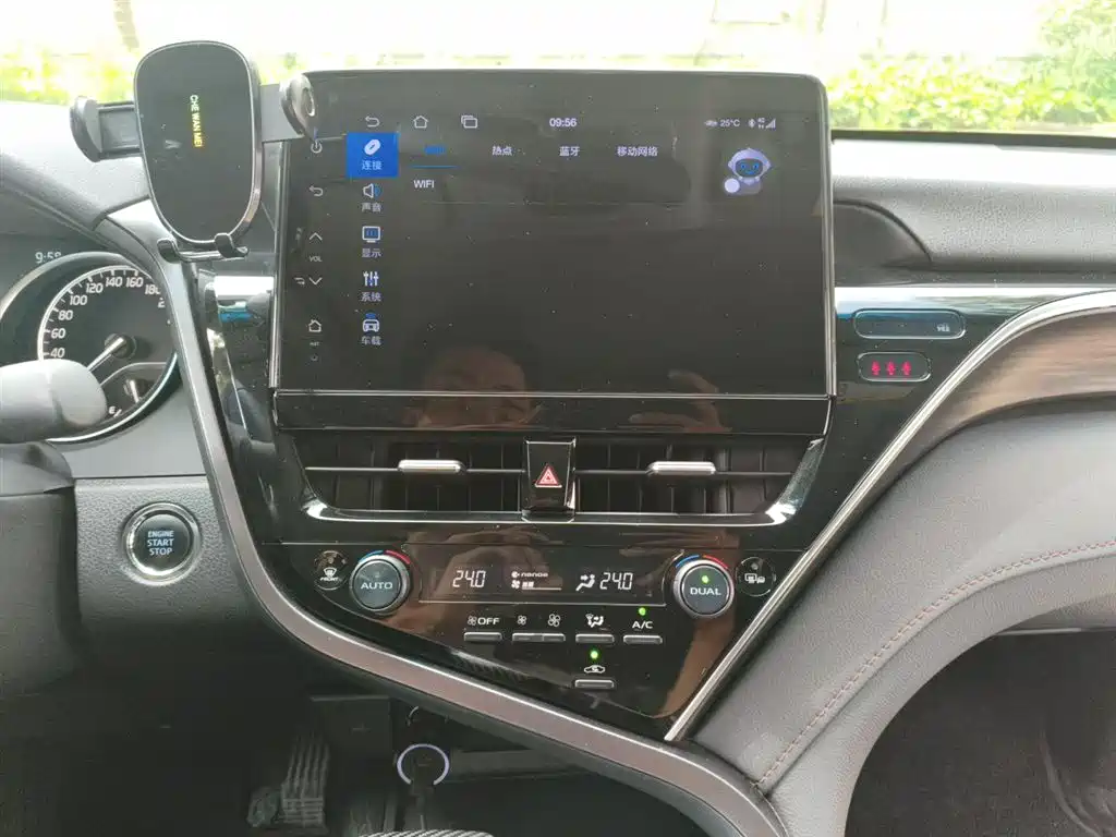 Toyota Camry 2023 — фото 9