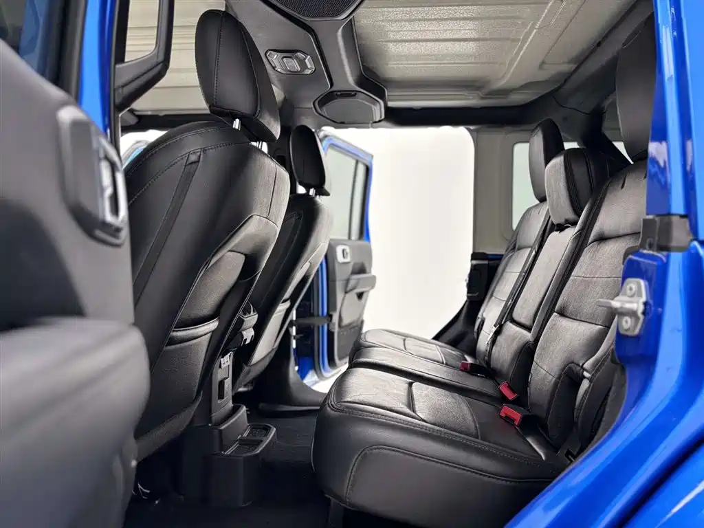 Jeep Wrangler 2023 — фото 23