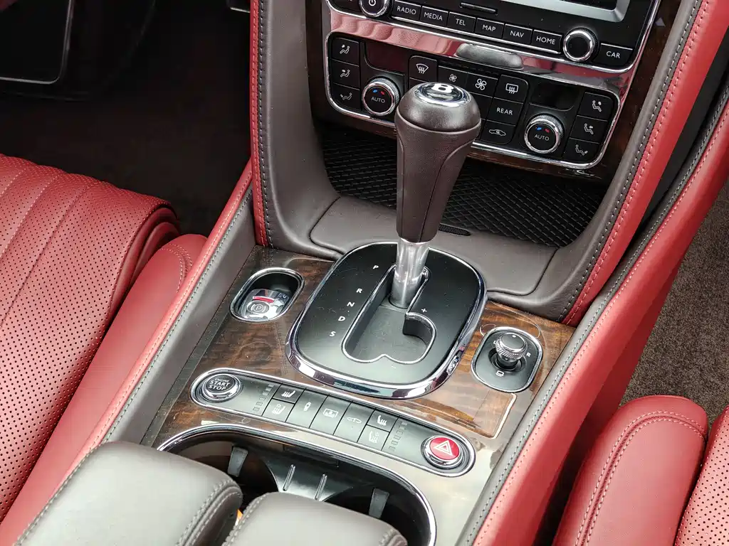 Bentley Flying Spur 2017 — фото 9