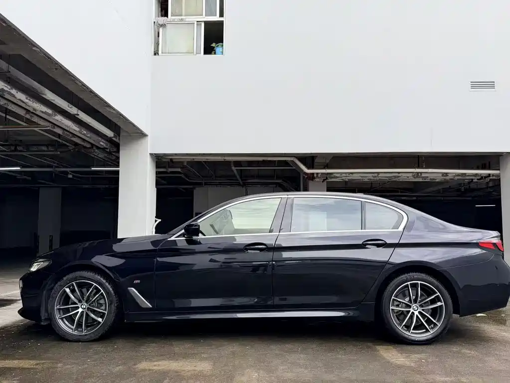 BMW 5 Series 2023 — фото 15