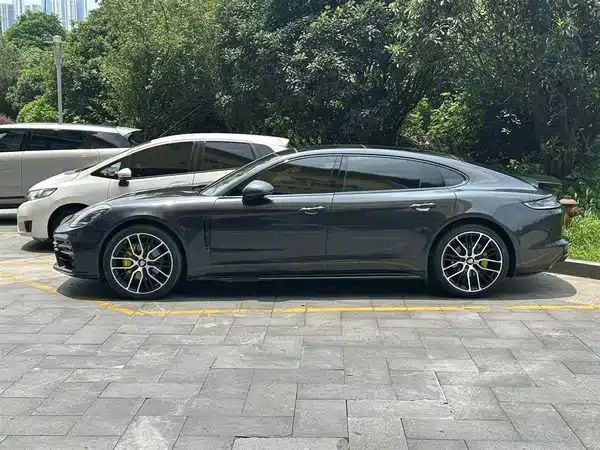 Porsche Panamera 2023