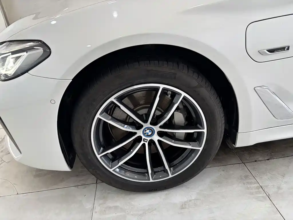 BMW 5 Series New Energy 2022 — фото 32