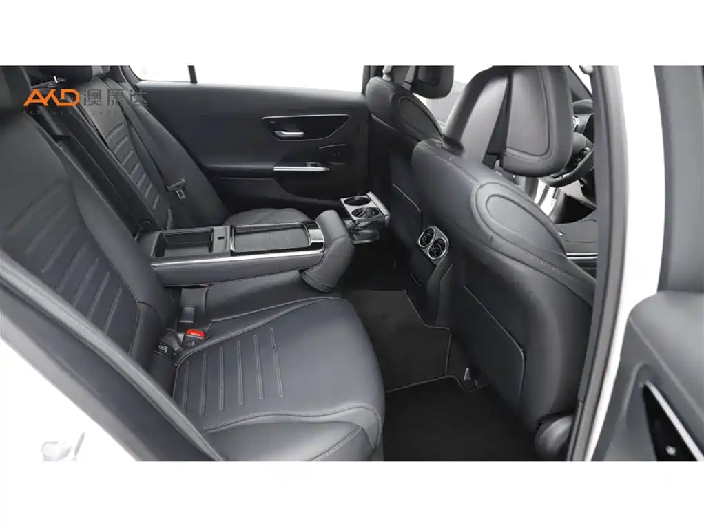 Mercedes-Benz C-Class 2023 — фото 8