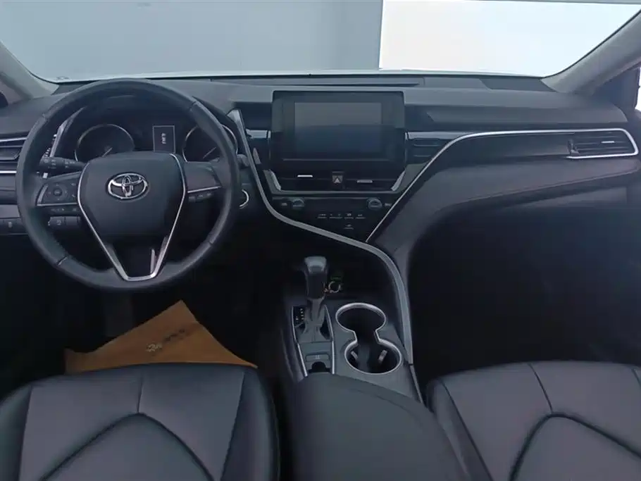 Toyota Camry 2022 — фото 12