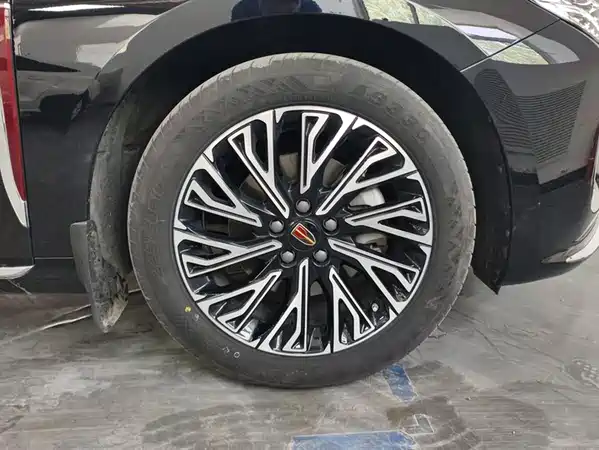 Hongqi H5 2025