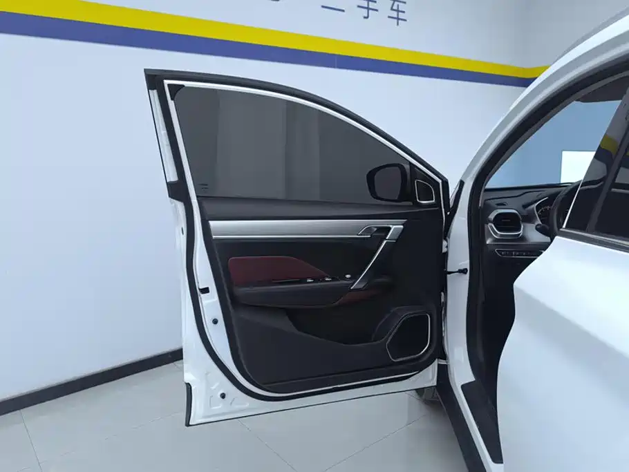 Geely Binyue 2021