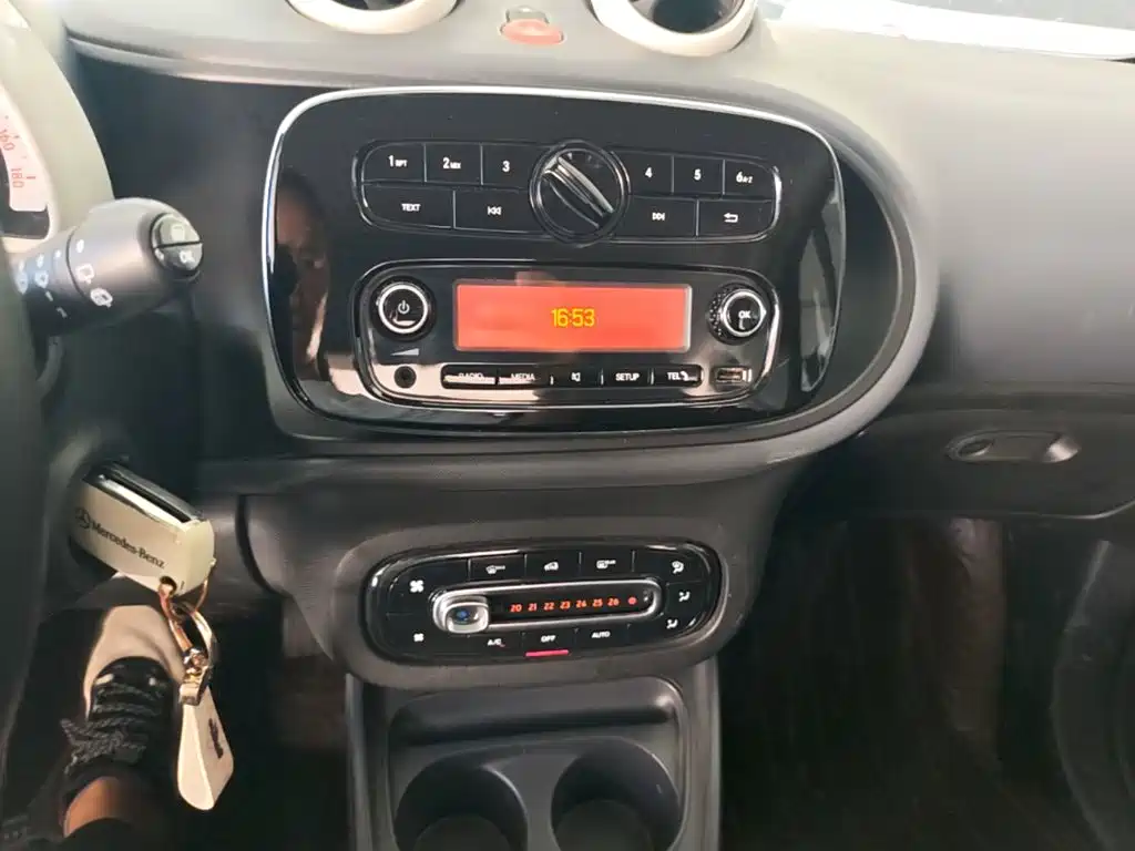 smart Fortwo 2017 — фото 13