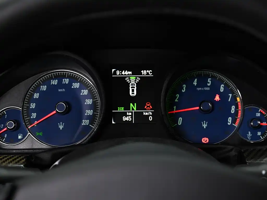Maserati GranTurismo 2017 — фото 13
