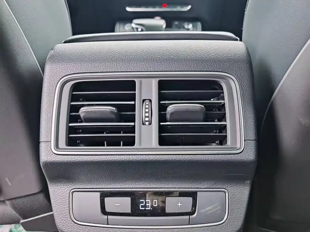 Audi Q5L 2024 — фото 12