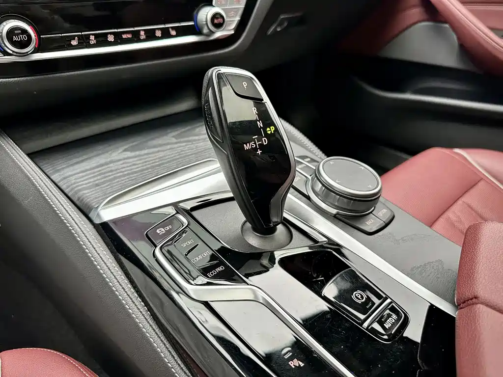BMW 5 Series 2021 — фото 20