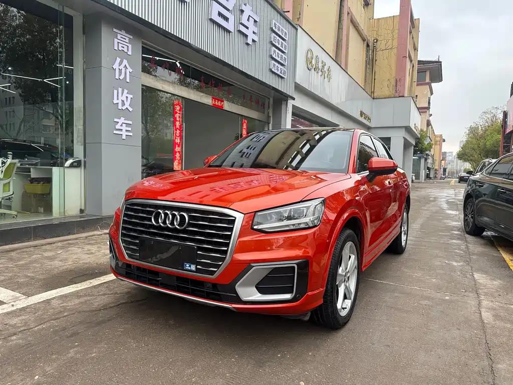 Audi Q2L 2021 — фото 1